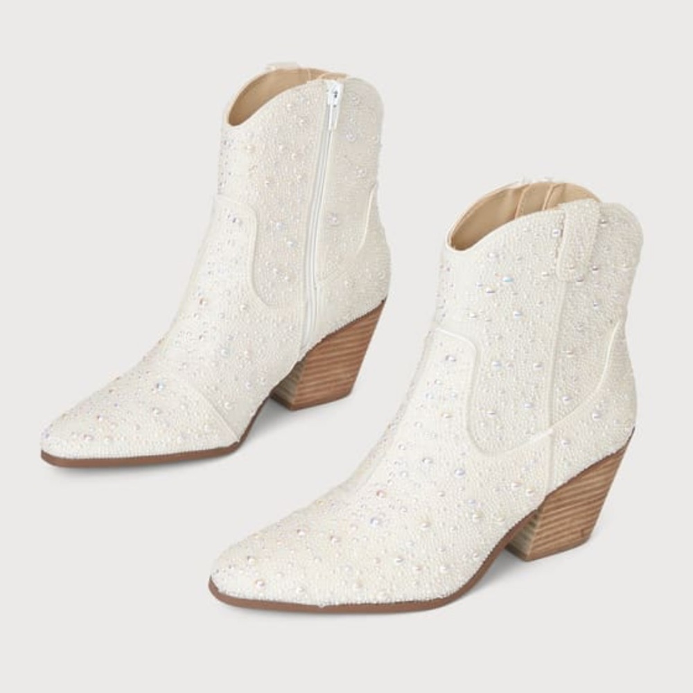 Betsy Johnson Pearl booties